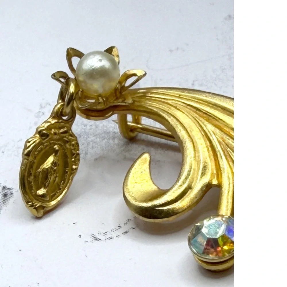 Vintage Gold Floral Spray Brooch AB Rhinestones Pearl Religious Charm‎ Pin
